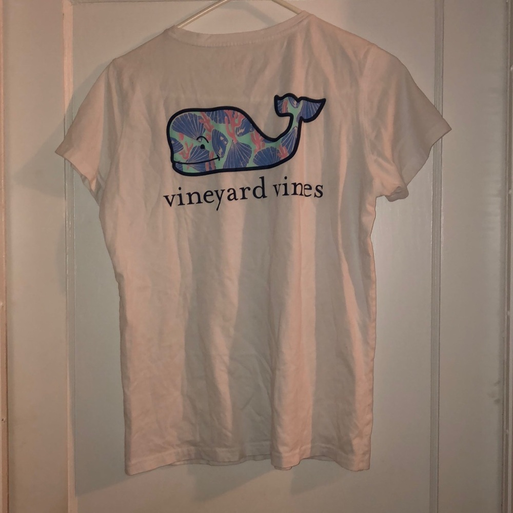 Great condition vineyard vines tee